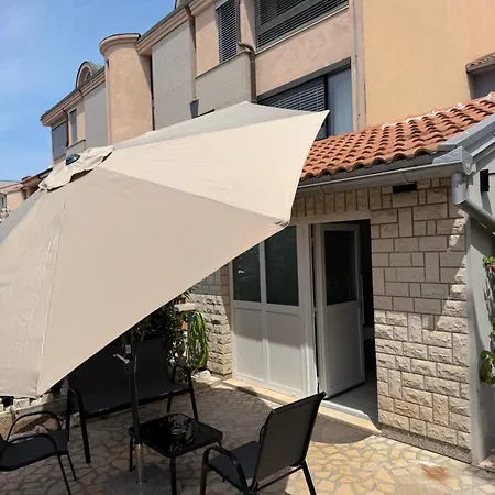 Palmora Apartman *